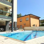 Coastal Escape Flat With Common Pool Apartamento *