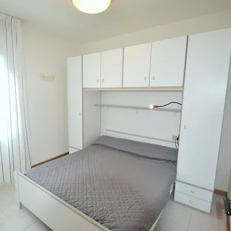 Coastal Escape Flat With Common Pool Apartman Bibione