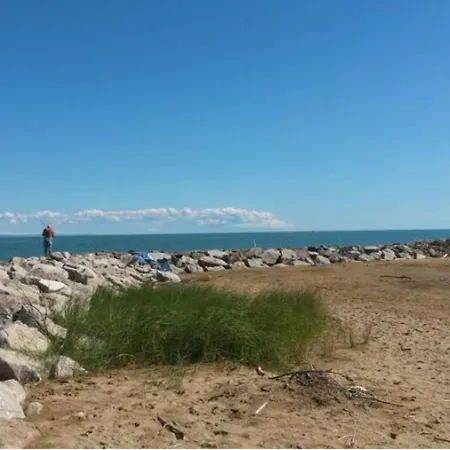 Coastal Escape Flat With Common Pool Apartman Bibione