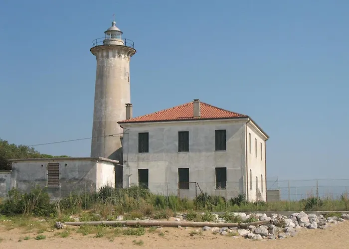 Апартаменти Coastal Escape Flat With Common Pool *