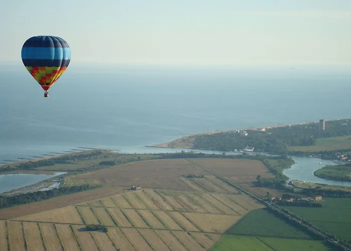 Coastal Escape Flat With Common Pool Апартаменти